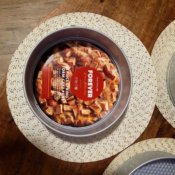 Round Silver Springform Cake Pan Set - Picture 4 of 6